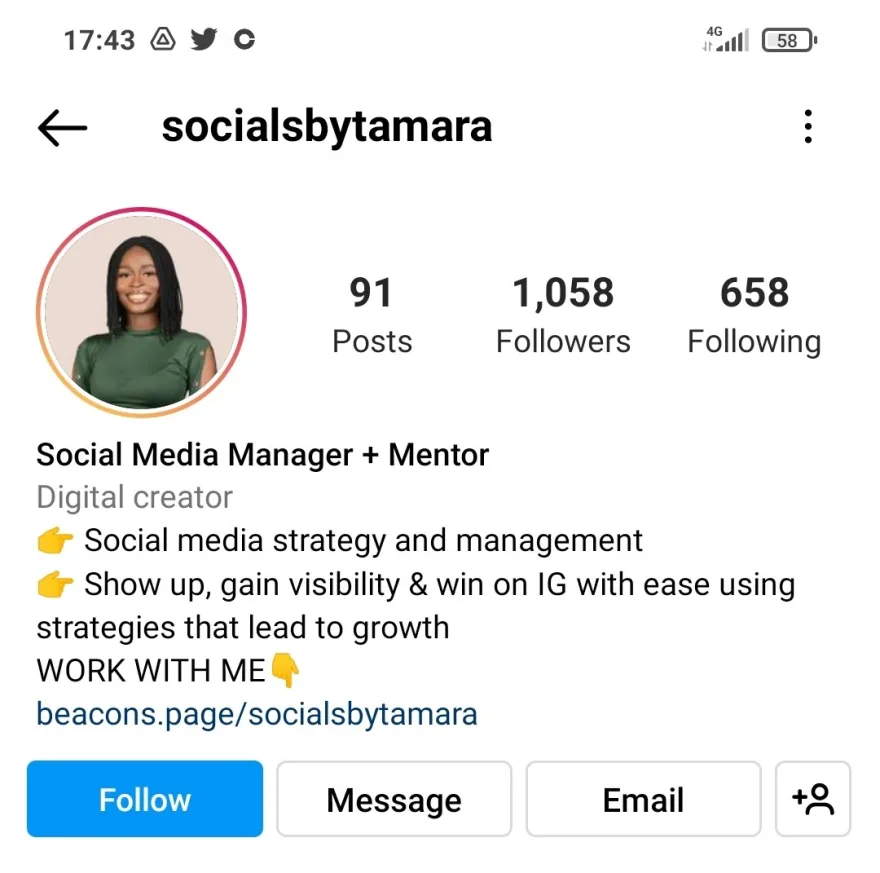 The Instagram bio of a social media manager and mentor